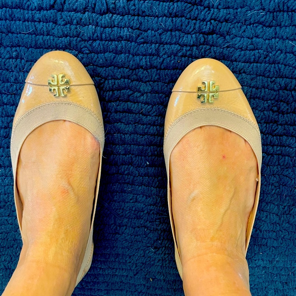 TORY BURCH Jolie Taupe Nude Patent Leather Cap Toe Stretch Ballet Flats - Picture 4 of 6